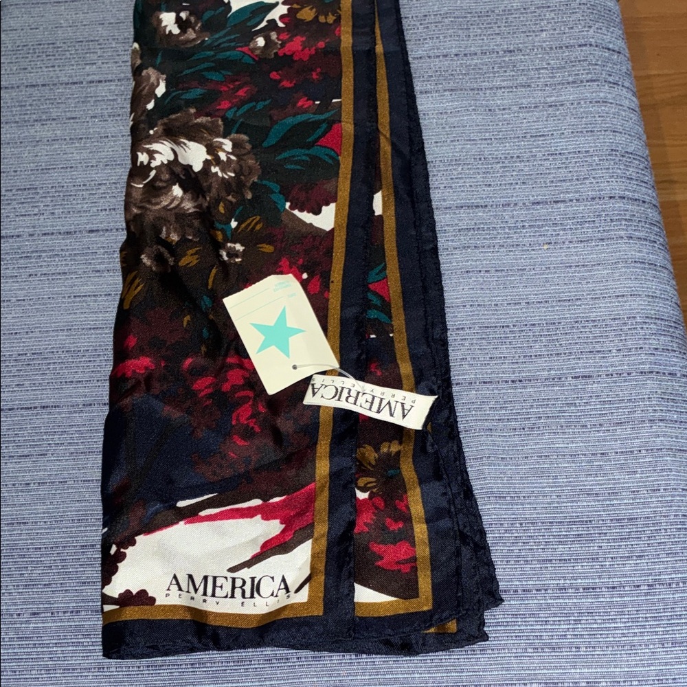 100% Silk Perry Ellis Multi-colored Scarf, Oblong shape - Picture 4 of 4
